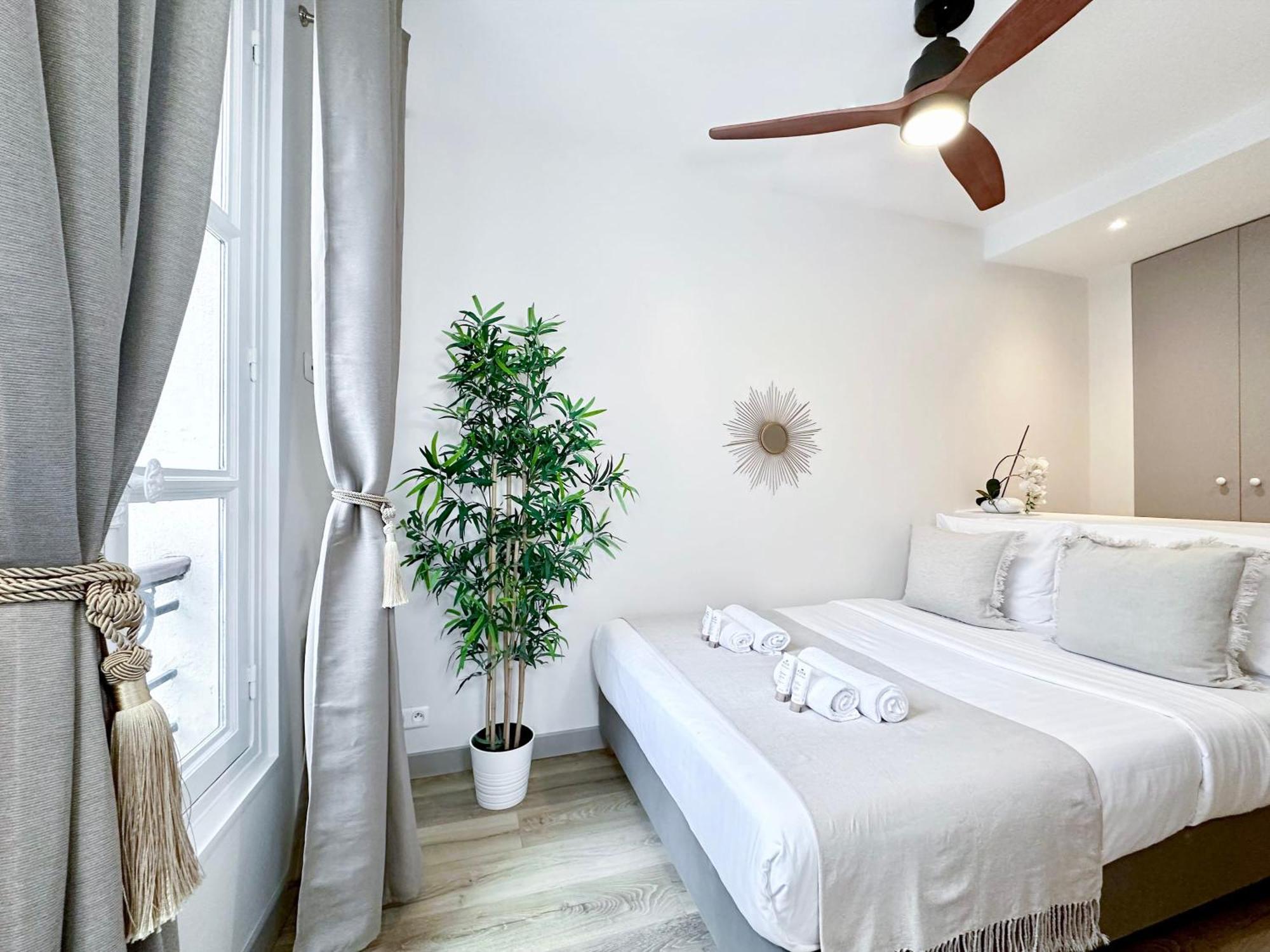 Champs - Elysees Finest Flat * Paris